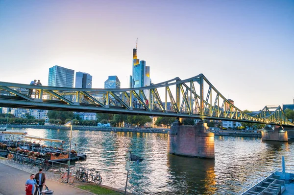 Frankfurts Strandpromenad Vid Vacker Sommarsolnedgång Tyskland — Stockfoto