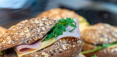 Jambon ve peynirli Lezzetli Ekmek.