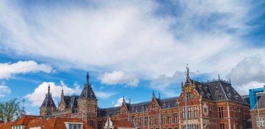 AMSTERDAM - 30 Nisan 2013: Merkezi İstasyonun güzel dış mimarisi.