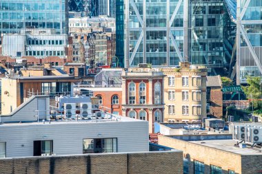 Londra, İngiltere 'nin antik ve modern binaları.