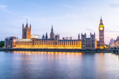 Londra, İngiltere 'deki Büyük Ben ve Westminster Sarayı.