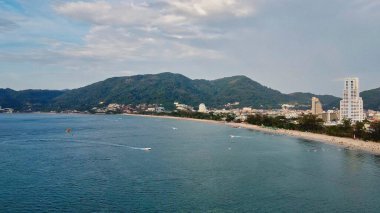 Phuket, Tayland 'daki güzel Patong Sahili' nin hava manzarası..