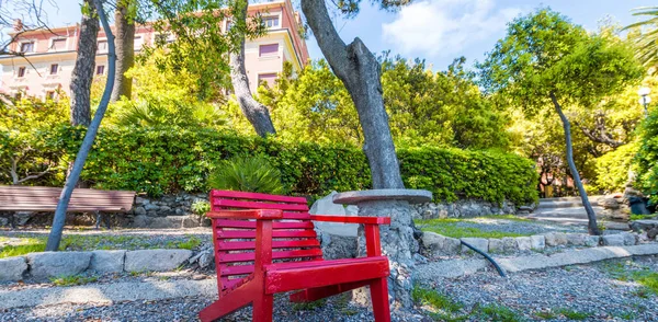 Hermosa Silla Madera Roja Parque — Foto de Stock