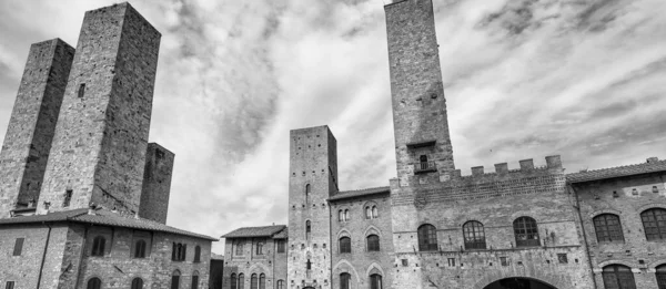 トスカーナの美しい中世の町 ジミニャーノ塔 イタリア — ストック写真