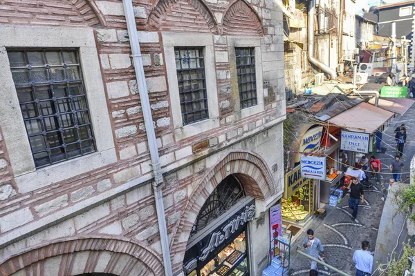 Istanbul Türkei Oktober 2014 Enge Stadtstraße Mit Touristen — Stockfoto