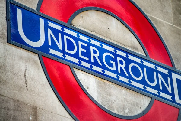London Lipiec 2015 Zewnętrzny Znak Stacji Metra System Transportu Miejskiego — Zdjęcie stockowe