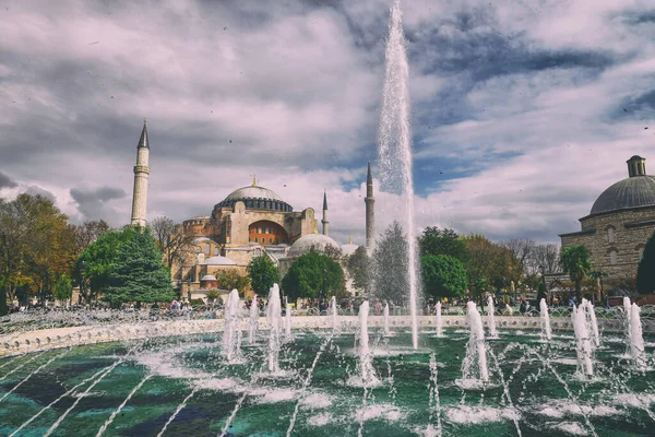 Hagia Sofia和Sultanahmet广场喷泉 伊斯坦布尔 — 图库照片