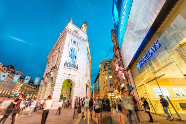 Londres Julho 2015 Piccadilly Circus Regent Street Com Turistas Noite — Fotografia de Stock