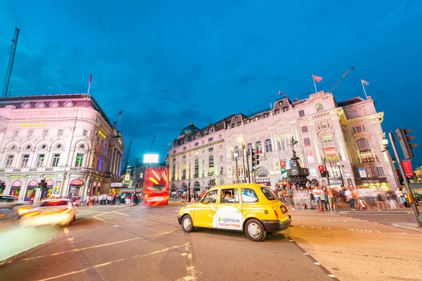 Londen Juli 2015 Piccadilly Circus Regent Straat Verkeer Met Toeristen — Stockfoto