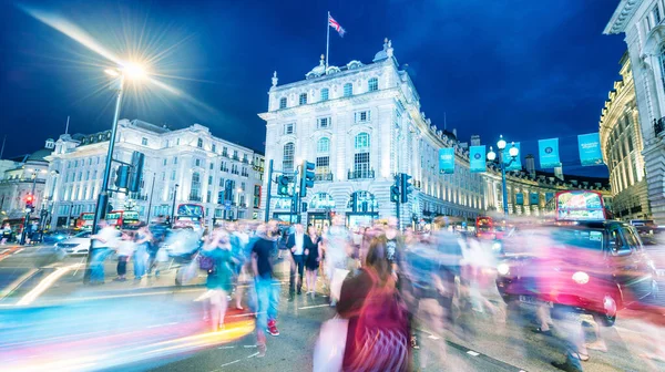 Londres Julio 2015 Piccadilly Circus Regent Street Circulan Con Los — Foto de Stock