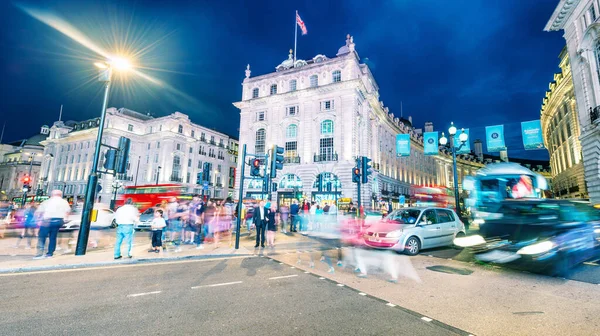 Londres Julio 2015 Piccadilly Circus Regent Street Circulan Con Los — Foto de Stock