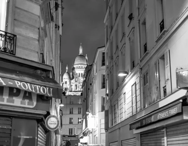 Paris Grudzień 2012 Katedra Najświętszego Serca Środku Budynków Nocy — Zdjęcie stockowe