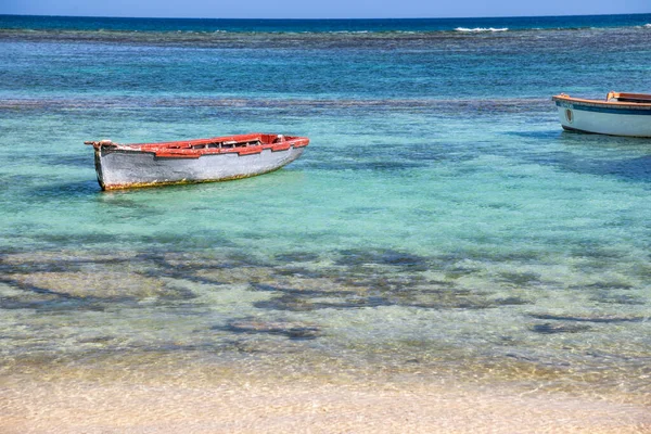 Holzboote Auf Einem Tropischen Meer — Stockfoto