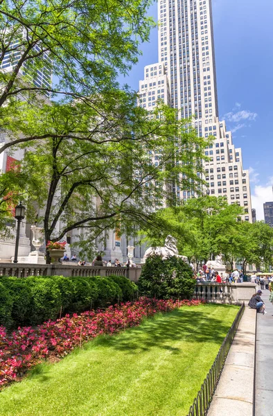 Nueva York City Junio 2013 Turistas Lugareños Disfrutan Calles Avenidas — Foto de Stock