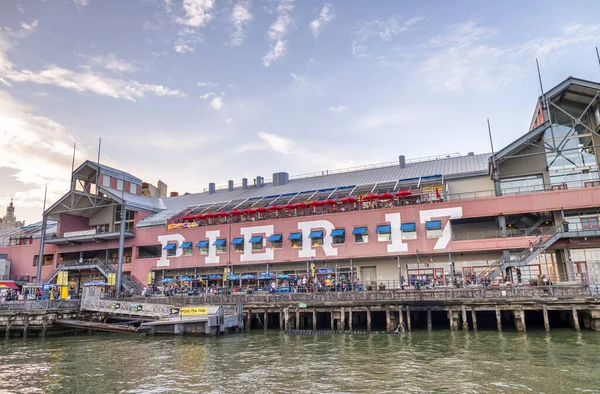 Nueva York City Junio 2013 Muelle Con Los Turistas Hermoso — Foto de Stock