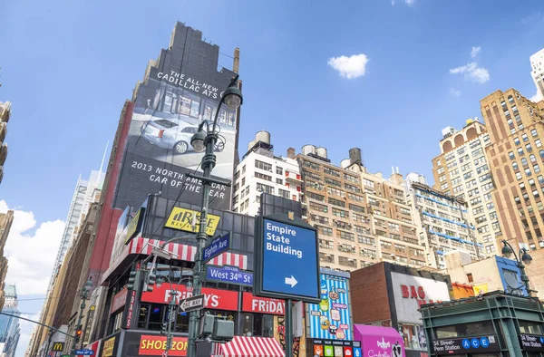 New York City Haziran 2013 Times Square Manhattan Gökdelenleri Reklamları — Stok fotoğraf