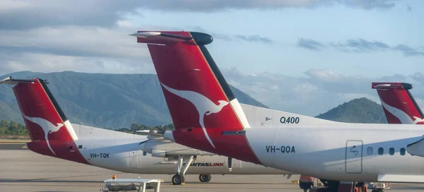 Ayers Rock Australia August 2010 Самолеты Qantas Взлетно Посадочной Полосе — стоковое фото