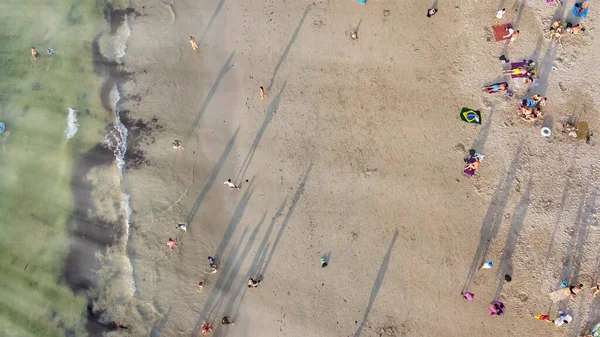 Nad Hlavou Letecký Pohled Krásnou Tropickou Pláž Turisty — Stock fotografie