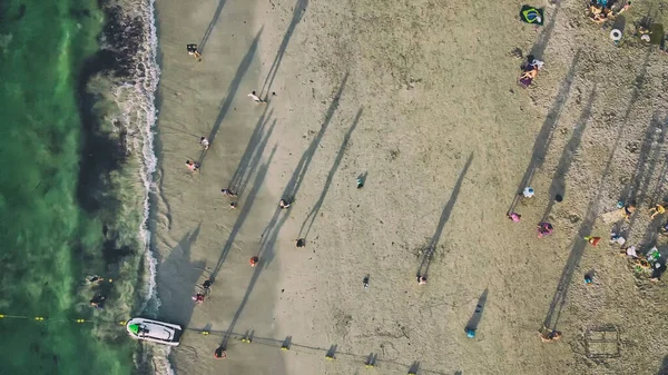 Overhead Antenn Utsikt Över Vackra Tropiska Stranden Med Turister — Stockfoto