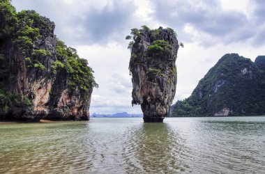 Phang Nga Körfezi 'ndeki James Bond Adası, Tayland.