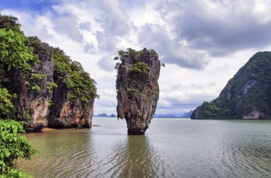 Phang Nga Körfezi 'ndeki James Bond Adası, Tayland.