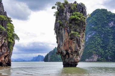 Tayland 'ın Phuket yakınlarındaki ünlü James Bond adası.