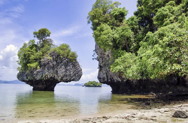 Rocha Incrível Acima Mar Tailândia Ásia — Fotografia de Stock