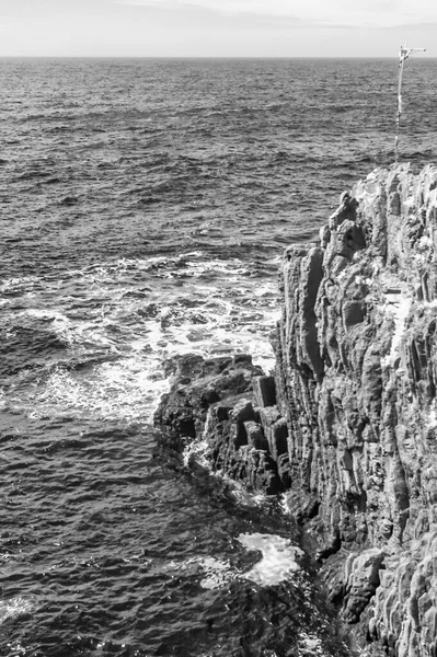 意大利五地海岸线 红外光下岩石覆盖水面 — 图库照片