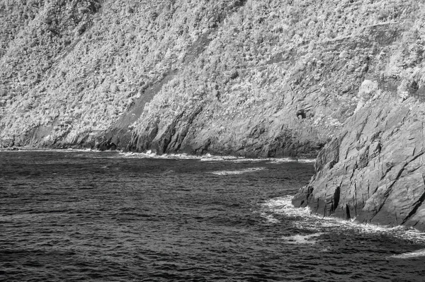 Côte Des Cinq Terres Italie Rochers Dessus Eau Dans Infrarouge — Photo