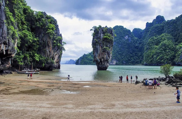 Phi Phi Leh Thailand August 2008 Turister Besöker Berömda Maya — Stockfoto