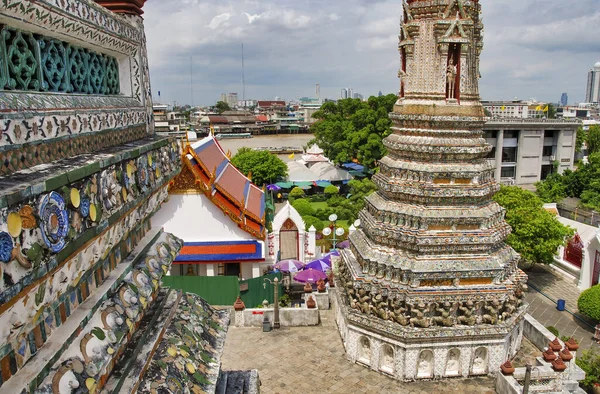 Bangkok Ağustos 2008 Turistler Ünlü Wat Arun Tapınağını Ziyaret Etti — Stok fotoğraf