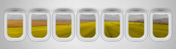 Fardos Feno Prados Verdes Como Visto Através Janelas Avião Conceito — Fotografia de Stock