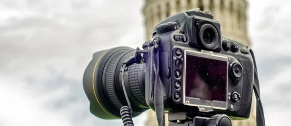 Modern Kamera Förevigande Lutande Tornet Pisa — Stockfoto