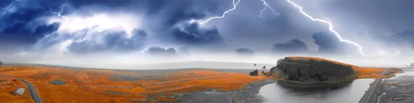 アイスランドのレイニスフィヤラビーチと山の風景に近づく嵐 — ストック写真