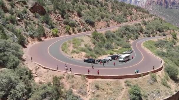 Zion National Park Estrada Ventosa Com Turistas Vista Aérea — Vídeo de Stock