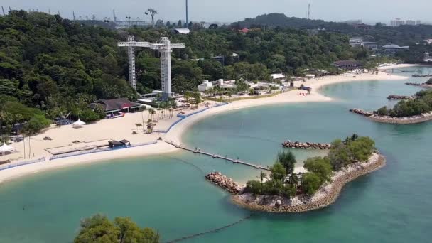 Vista Aérea Panorámica Siloso Beach Sentosa Island Skyline Día Soleado — Vídeo de stock