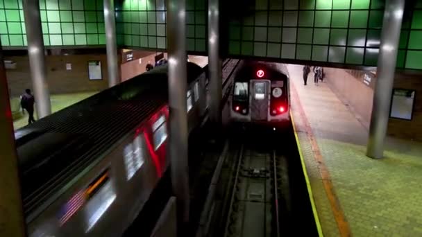 New York Şehri 2018 Aralik Metro Istasyonundan Hareket Eden Metro — Stok video