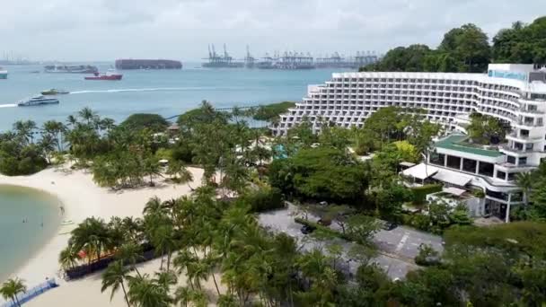 Sentosa Singapore January 2020 在阳光灿烂的日子里从空中俯瞰Siloso海滩和Sentosa的全景 — 图库视频影像