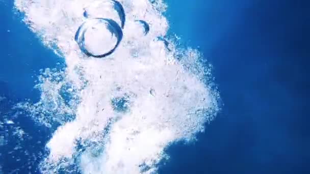Nahaufnahmen Von Unterwasserblasen Blauen Meer — Stockvideo