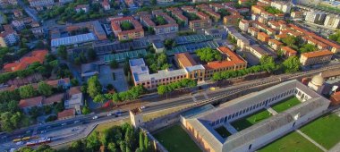 İHA, Toskana, İtalya 'dan Pisa' nın hava görüntüsü.