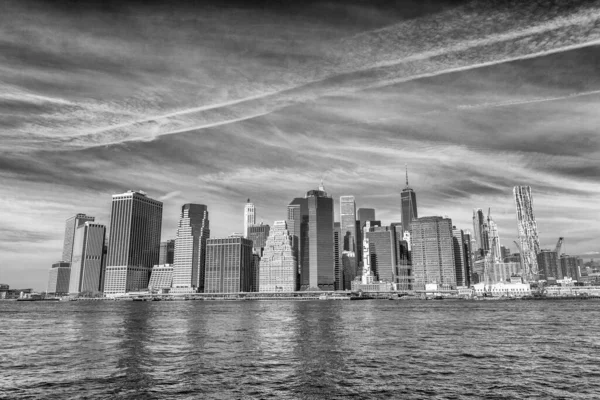 Lower Manhattan Buildings East River Reflections Sunny Day New York — Stock Photo, Image