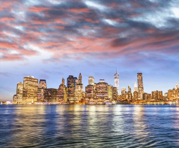 New York City Éjszakai Fényei Alsó Manhattan Városrész Brooklyn Bridge — Stock Fotó