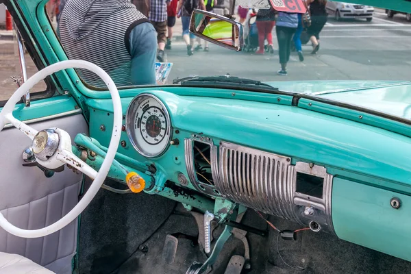 Havana Cuba Kwiecień 2017 Amerykański Niebieski Klasyczny Samochód Zaparkowany Wzdłuż — Zdjęcie stockowe