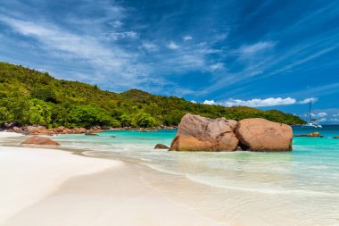 Praslin Adası 'nın güzel plajı, Seyşeller - Afrika.