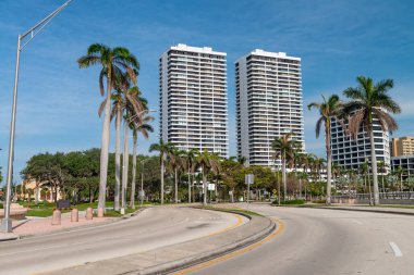 West Palm Beach şehir merkezi ve Trinity Park, Florida, ABD