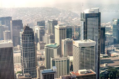Seattle 'ın hava manzarası. Gökdelenler güzel güneşli bir günde.