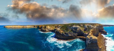 Büyük Okyanus Yolu boyunca inanılmaz kıyı şeridi, Victoria, Avustralya.
