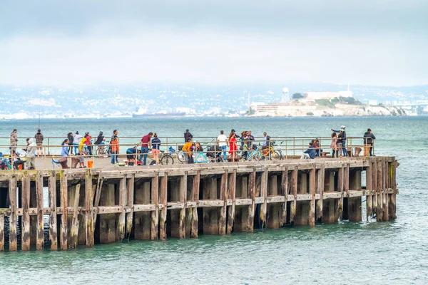 San Francisco August 2017 Moore Road Pier Tourists Sausalito Looking — Stock Photo, Image