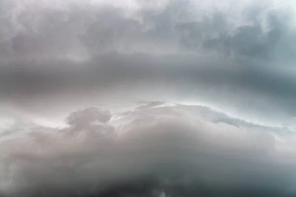 Tempestade Aproximando Com Nuvens Tempestuosas — Fotografia de Stock