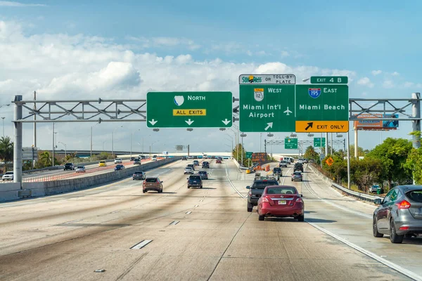 Miami Nisan 2018 Güneşli Bir Bahar Gününde Eyaletler Arası Trafik — Stok fotoğraf